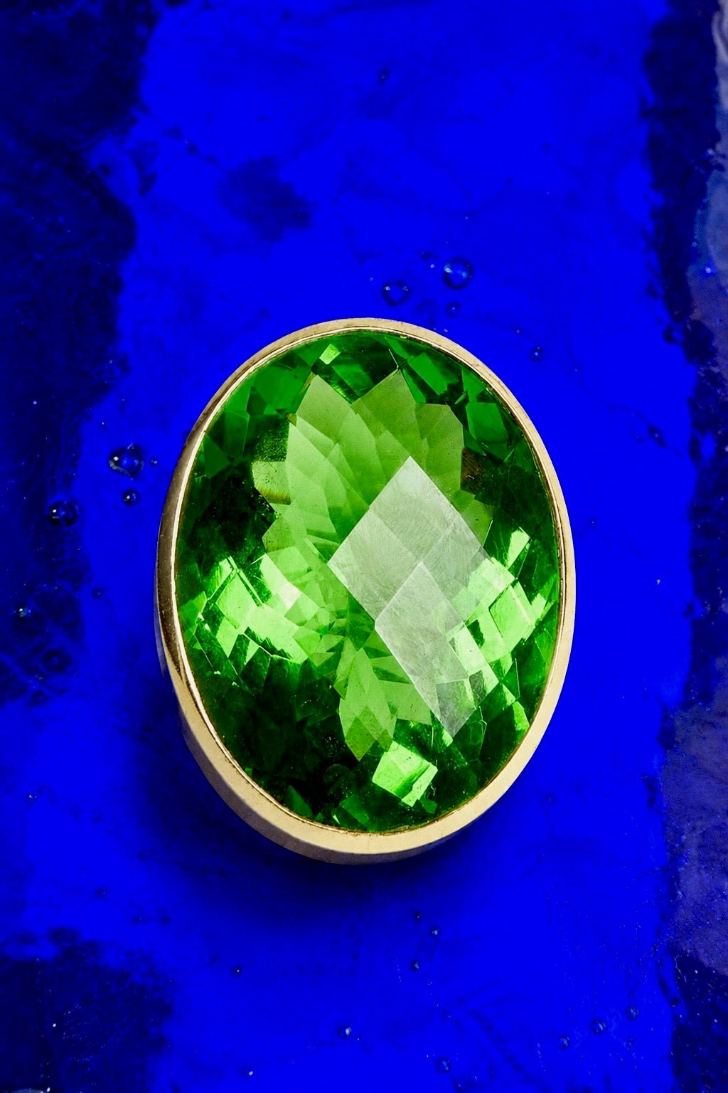 Oval Colossus Ring in Green Envy (Gold)